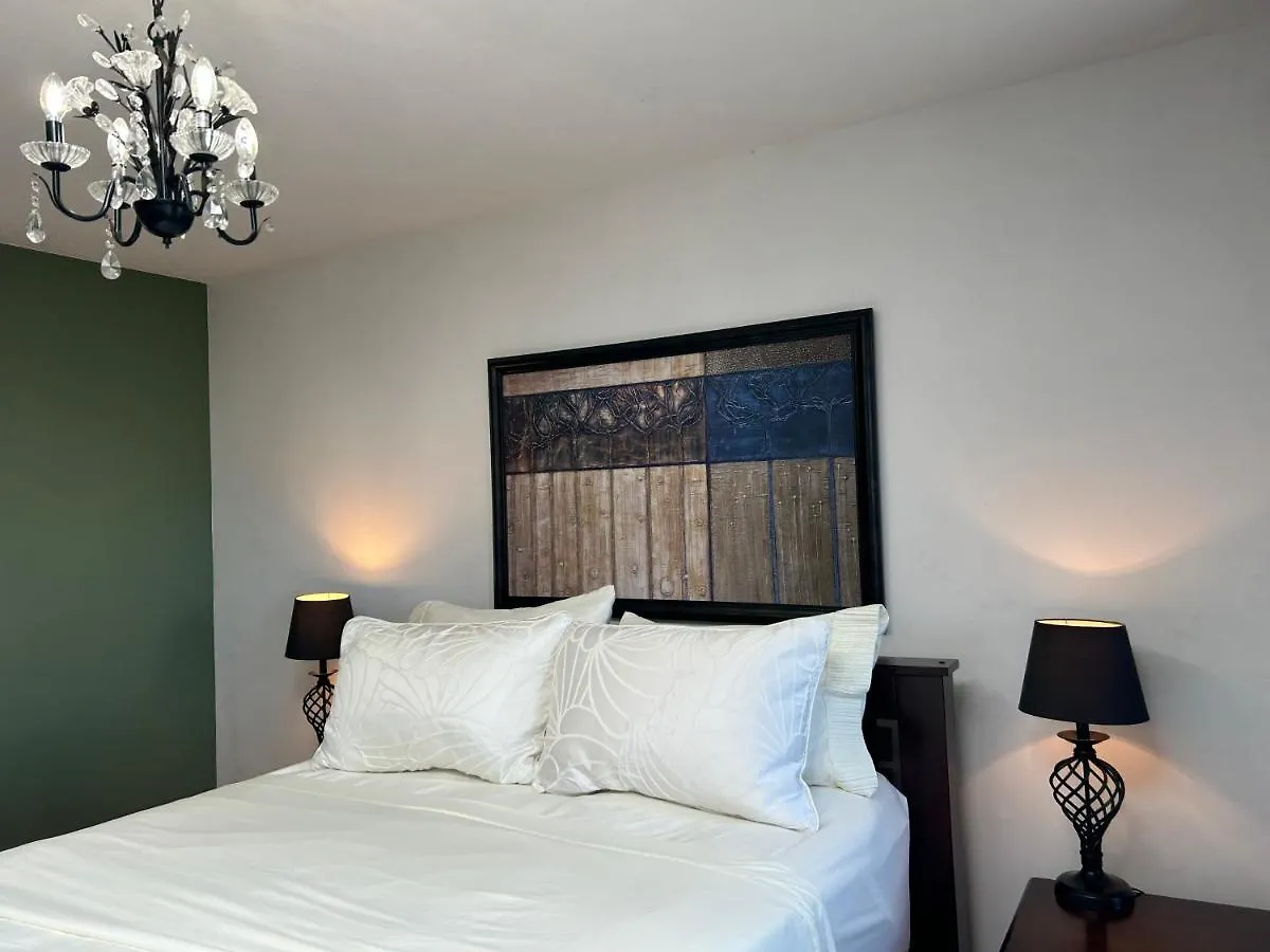 *****  ガンジス Armand Heights Bed & Breakfast カナダ